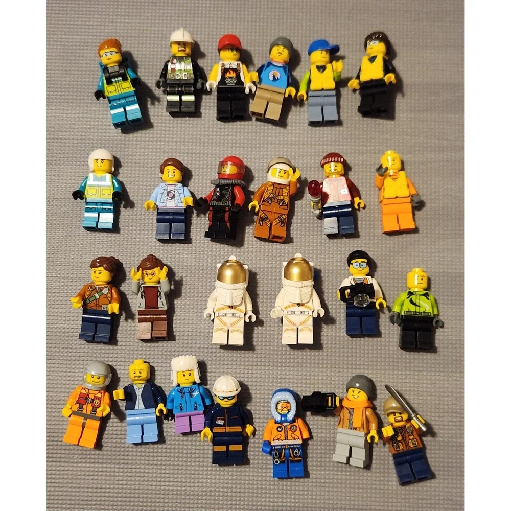 LEGO City Space‎ Minifigures Lot of 25 Astronauts Divers Arctic Town Figures